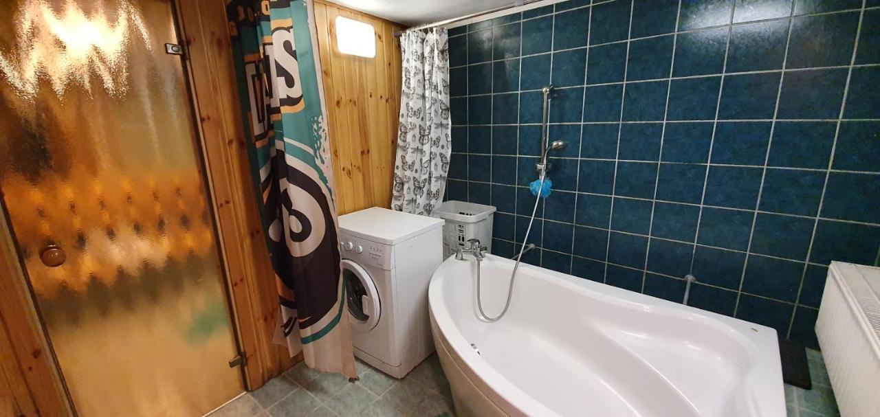 Aparthotel 4 ,, Cosy House Billiard " - Sauna & Parking คอนัส ภายนอก รูปภาพ