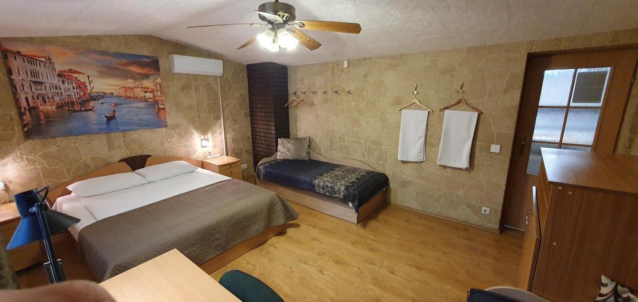 Aparthotel 4 ,, Cosy House Billiard " - Sauna & Parking คอนัส ภายนอก รูปภาพ