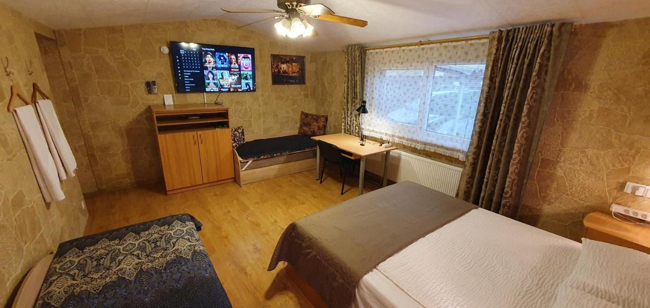 Aparthotel 4 ,, Cosy House Billiard " - Sauna & Parking คอนัส ภายนอก รูปภาพ