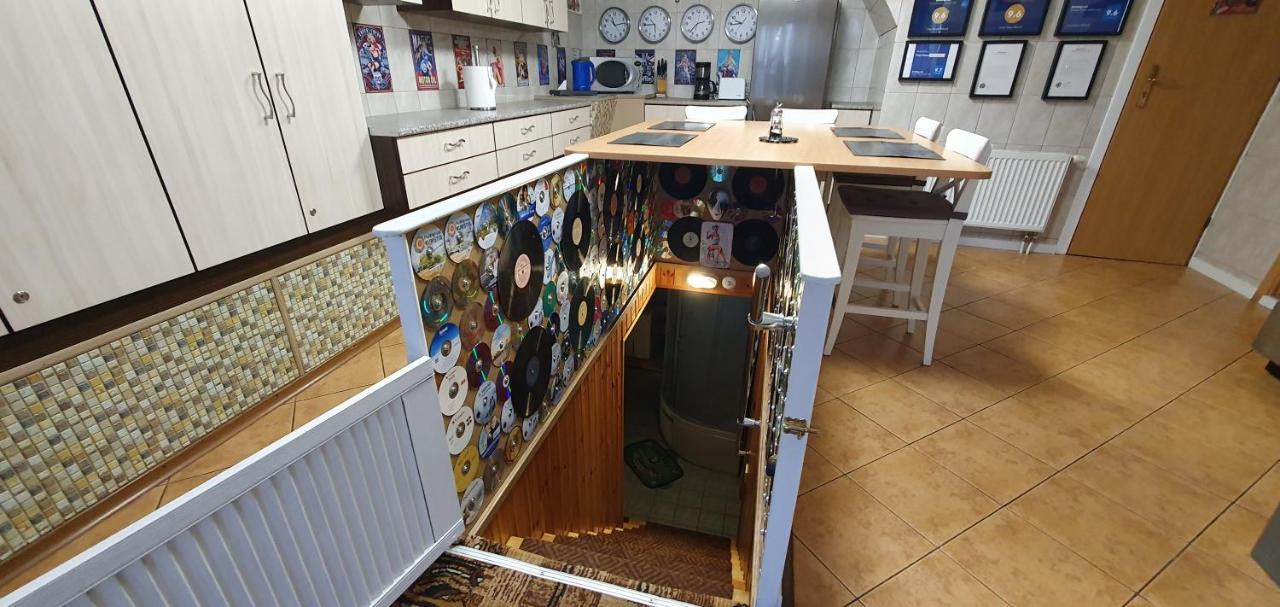 Aparthotel 4 ,, Cosy House Billiard " - Sauna & Parking คอนัส ภายนอก รูปภาพ