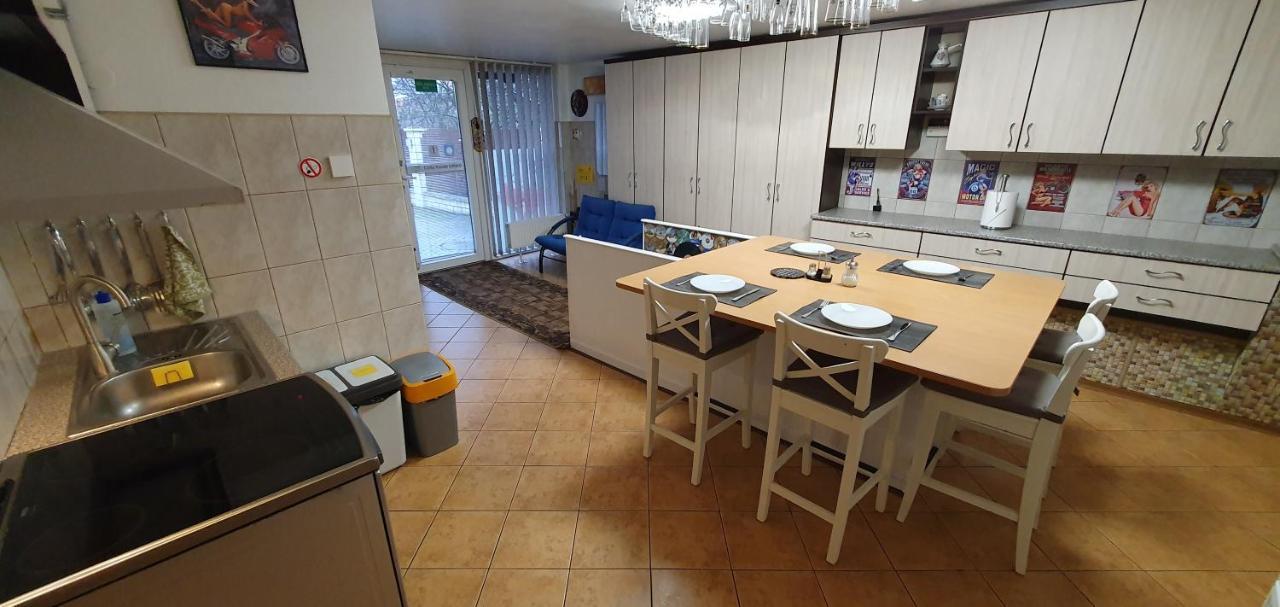 Aparthotel 4 ,, Cosy House Billiard " - Sauna & Parking คอนัส ภายนอก รูปภาพ